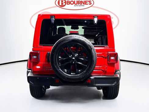 Used 2025 Jeep Wrangler Unlimited Sahara AWD/4WD image 8