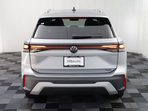 New 2025 Volkswagen Tiguan SE image 16