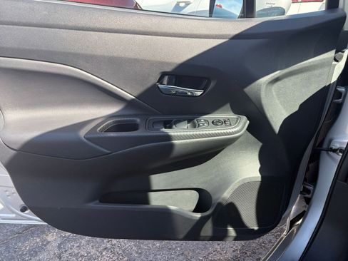 Used 2025 Nissan Versa SV image 18