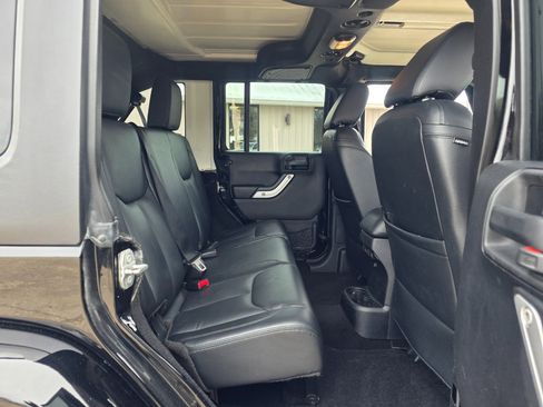 Used 2016 Jeep Wrangler Unlimited Sahara image 19