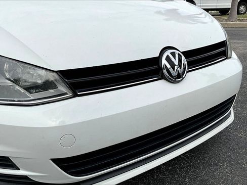 Used 2015 Volkswagen Golf S image 39