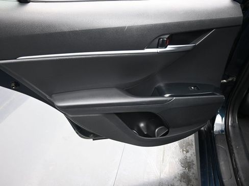 Used 2018 Toyota Camry LE image 11