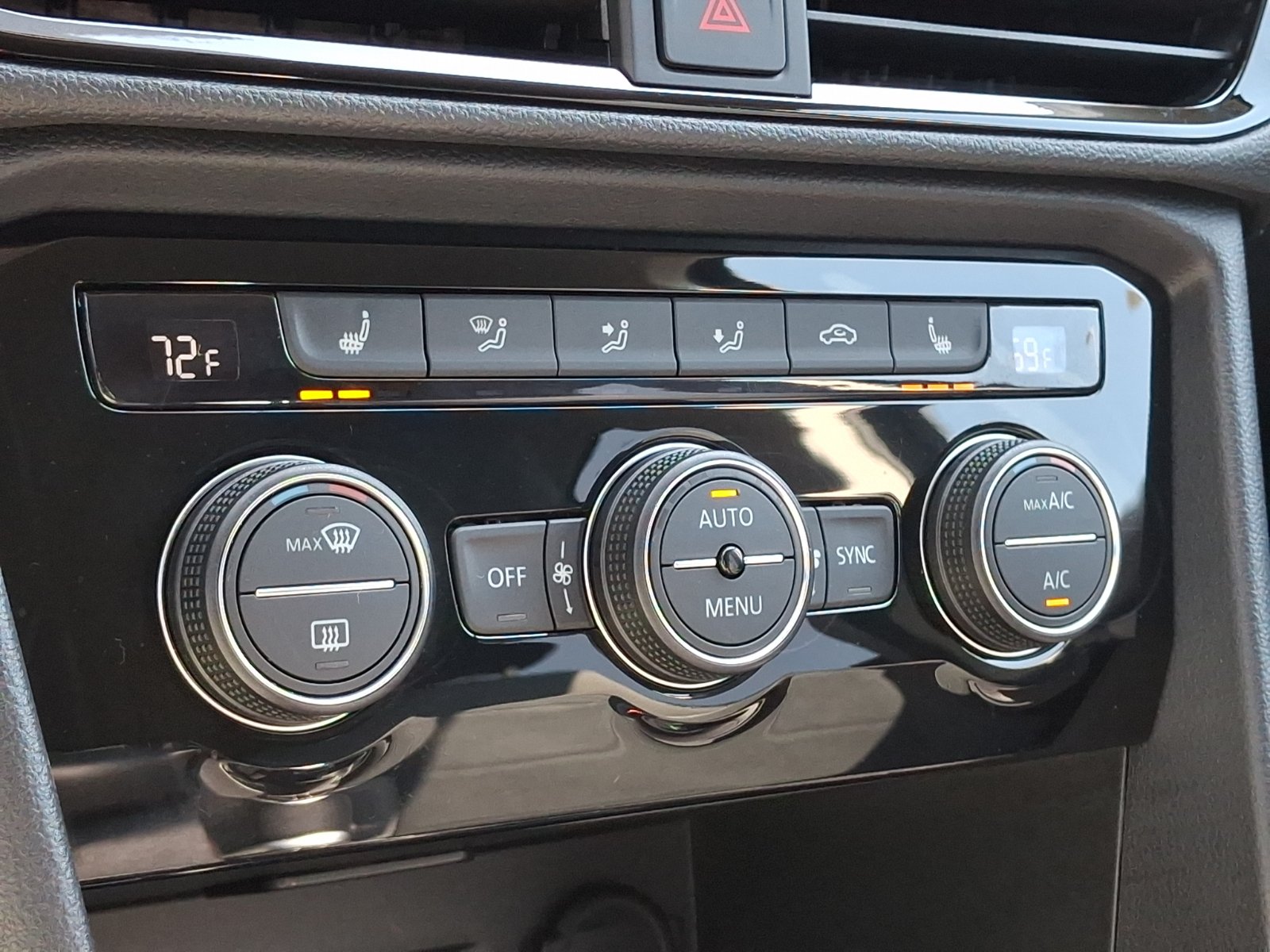 Certified 2024 Volkswagen Taos SE AWD/4WD image 16
