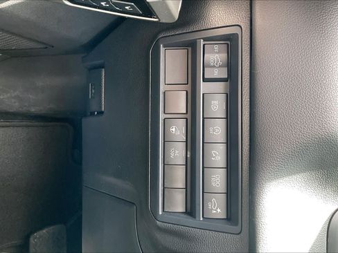 Used 2024 Toyota Tundra Limited AWD/4WD image 33