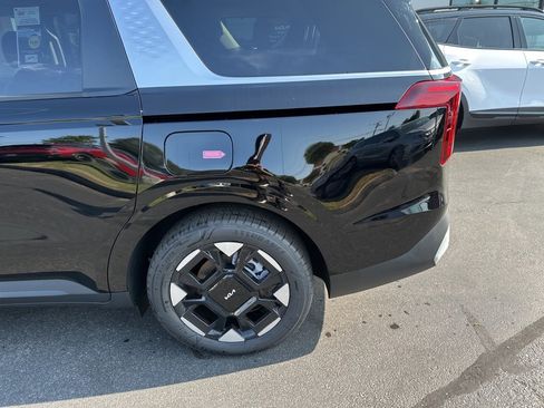 New 2026 Kia Carnival EX image 11