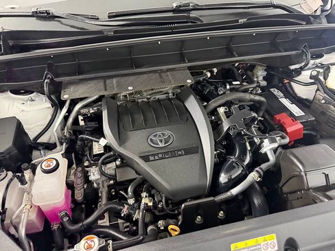 Used 2023 Toyota Highlander XLE FWD image 29
