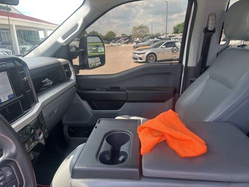 Used 2023 Ford F250 XL w/ FX4 Off-Road Package image 3