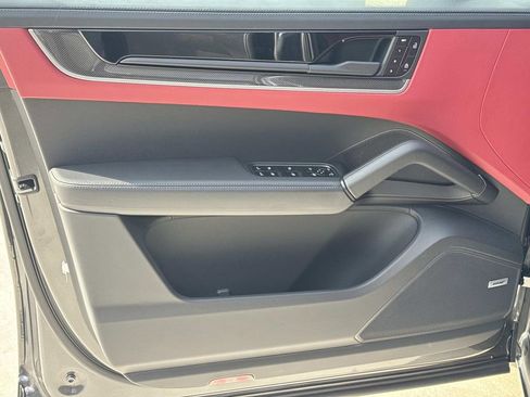 New 2026 Porsche Cayenne image 21