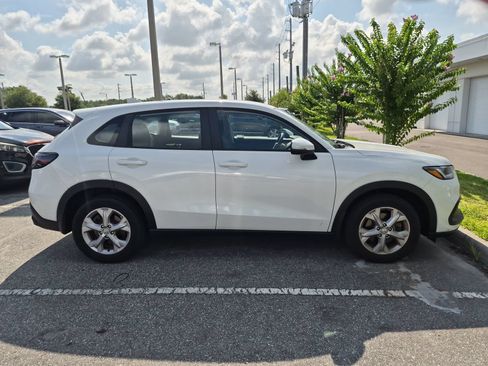 Certified 2024 Honda HR-V LX image 4