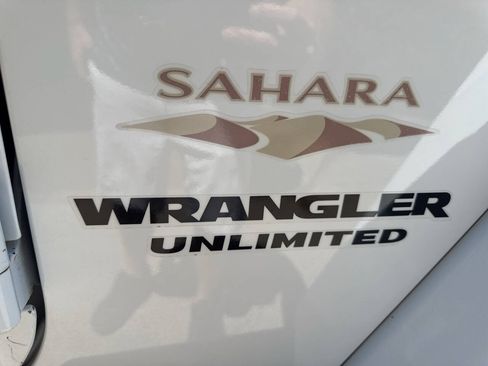 Used 2015 Jeep Wrangler Unlimited Sahara w/ Connectivity Group AWD/4WD image 32