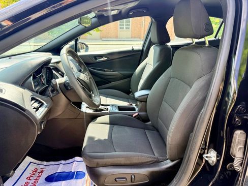 Used 2016 Chevrolet Cruze LT w/ Convenience Package FWD image 9