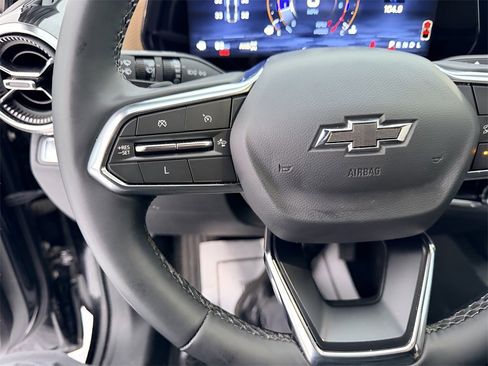 Used 2025 Chevrolet Equinox ACTIV w/ Safety and Technology Package image 24