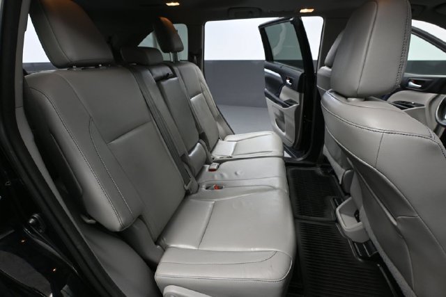 Used 2015 Toyota Highlander XLE AWD/4WD image 39