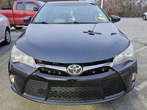 Used 2016 Toyota Camry SE image 2
