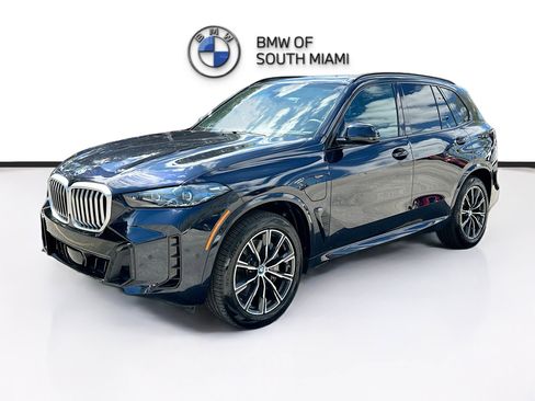 Certified 2025 BMW X5 xDrive50e w/ M Sport Package image 3