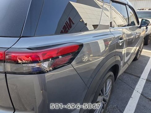 Used 2024 Nissan Pathfinder SL w/ SL Premium Package FWD image 8
