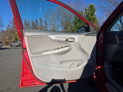 Used 2010 Toyota Corolla LE image 11