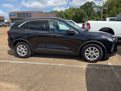 Used 2023 Ford Escape Active FWD image 2