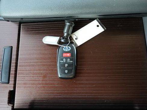Used 2021 Toyota Sienna LE FWD image 42