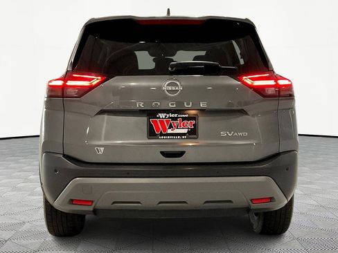 Used 2022 Nissan Rogue SV image 5