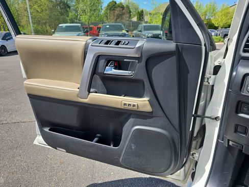 Used 2014 Toyota 4Runner Limited AWD/4WD image 28