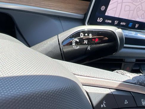 New 2025 Volkswagen Tiguan SEL R-Line image 15