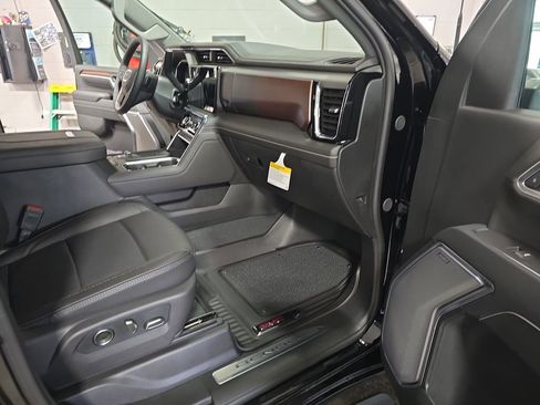 New 2026 GMC Sierra 3500 Denali w/ Denali Reserve Package AWD/4WD image 10