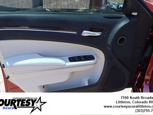 Used 2020 Chrysler 300 Limited RWD image 22