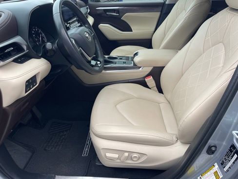 Used 2022 Toyota Highlander Platinum image 10