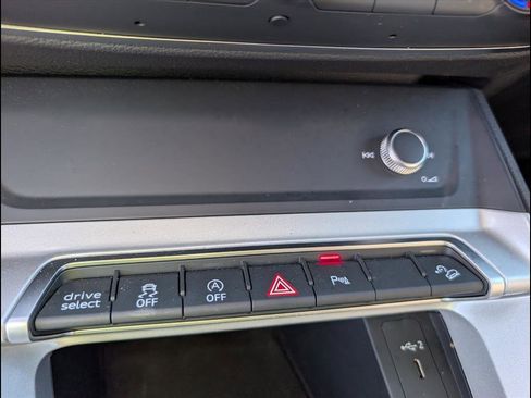 Used 2025 Audi Q3 2.0T Premium image 15