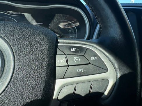 Used 2015 Jeep Cherokee Limited image 16