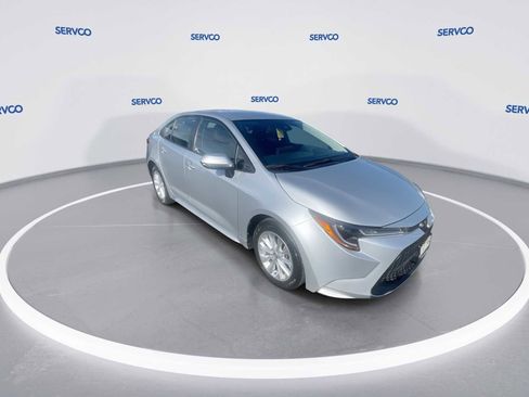 Used 2022 Toyota Corolla LE image 2