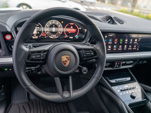 Used 2025 Porsche Cayenne image 14