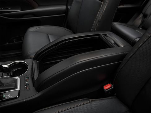 Used 2019 Toyota Highlander Limited Platinum FWD image 21