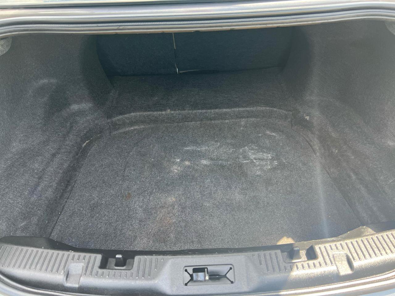 Used 2011 Ford Taurus SE FWD image 7