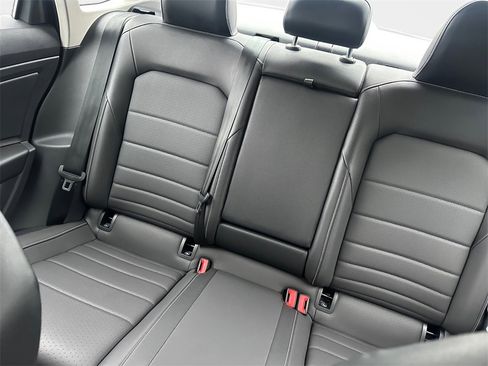 Used 2023 Volkswagen Jetta SE image 9