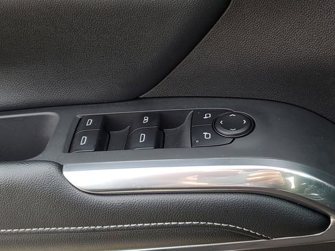 Used 2025 Chevrolet Traverse LT image 25