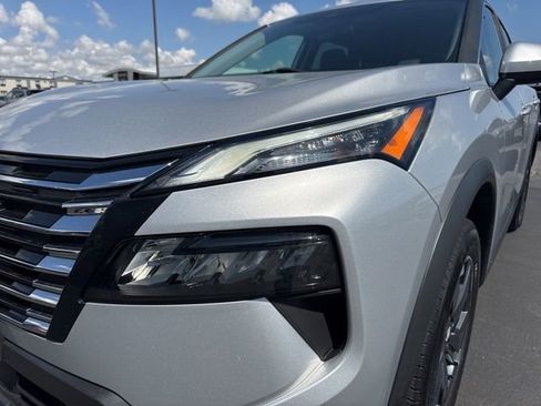 Used 2024 Nissan Rogue SV AWD/4WD image 23