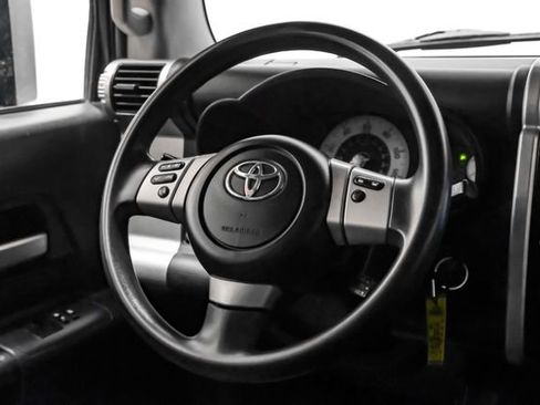Used 2014 Toyota FJ Cruiser 4WD w/ Convenience Package image 25