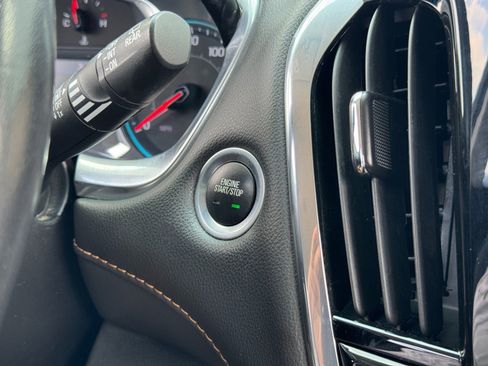 Used 2020 Chevrolet Traverse RS image 24