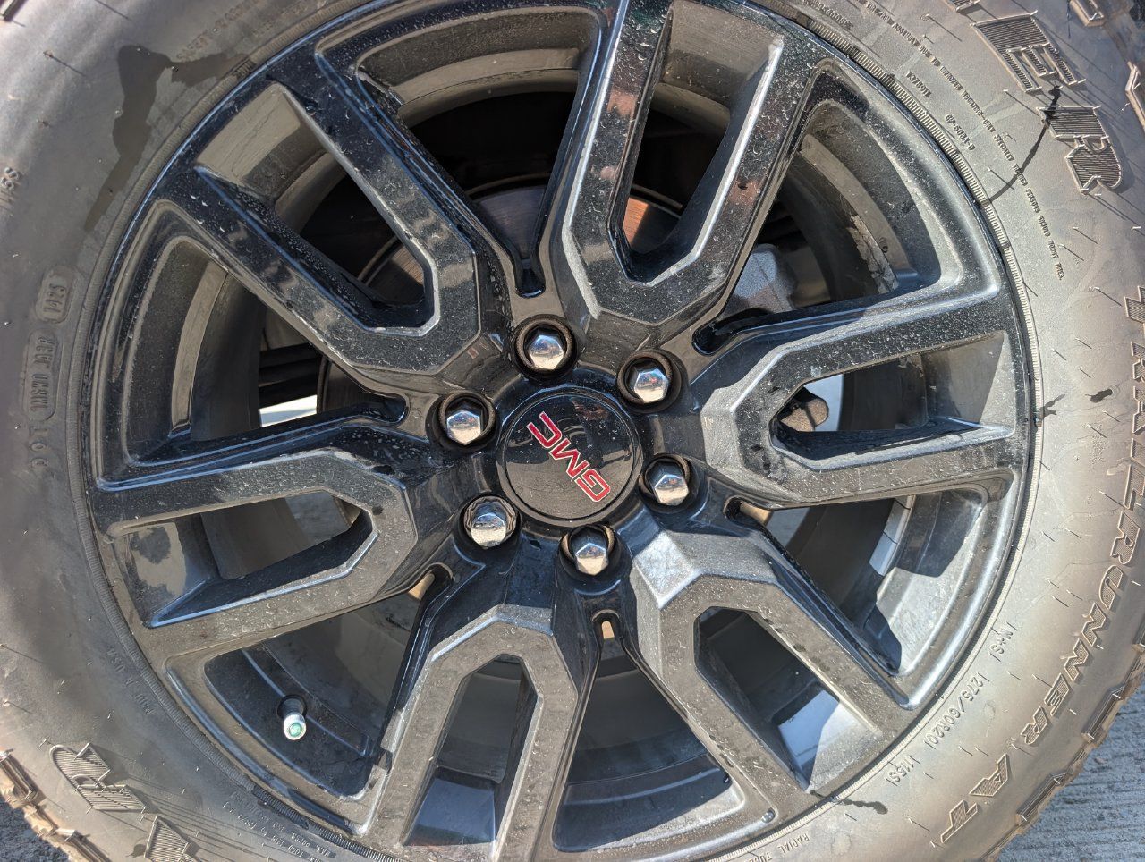 Used 2025 GMC Sierra 1500 Elevation w/ Elevation Premium Package AWD/4WD image 7