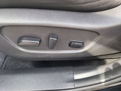 Used 2019 Nissan Rogue SV AWD/4WD image 15