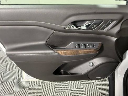 Used 2021 GMC Acadia Denali w/ Denali Technology Package FWD image 15