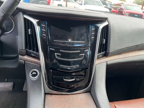 Used 2017 Cadillac Escalade ESV Premium Luxury image 9