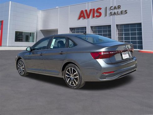 Used 2025 Volkswagen Jetta SE image 9