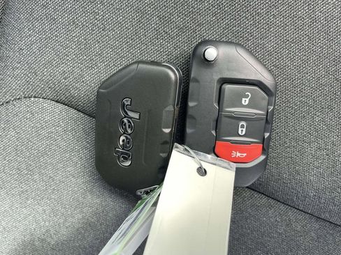 New 2025 Jeep Gladiator Sport image 35