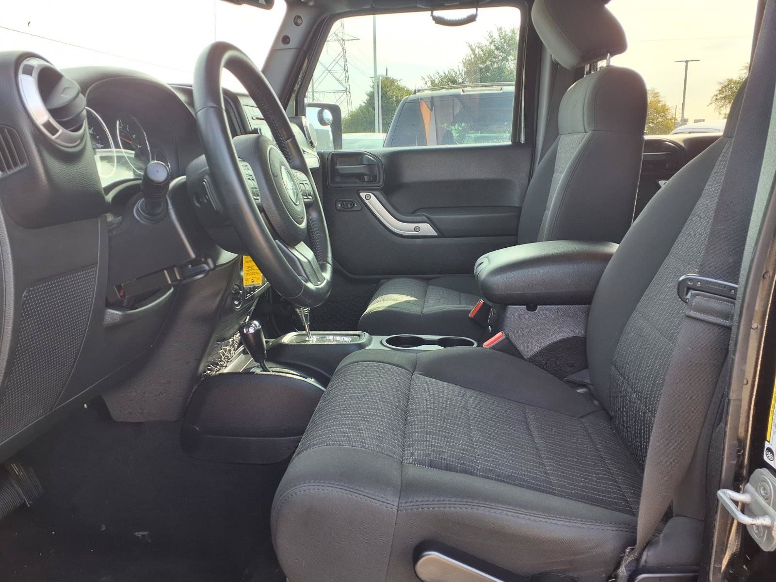 Used 2012 Jeep Wrangler Unlimited Sahara w/ Connectivity Group AWD/4WD image 16