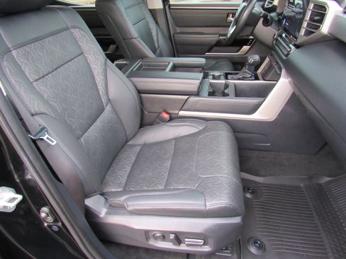 Used 2024 Toyota Tundra Limited image 28