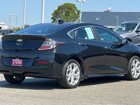 Used 2017 Chevrolet Volt Premier w/ Driver Confidence II Package FWD image 2