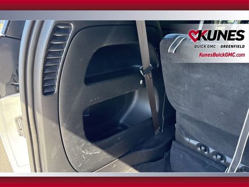 Used 2025 Chrysler Pacifica Select FWD image 36